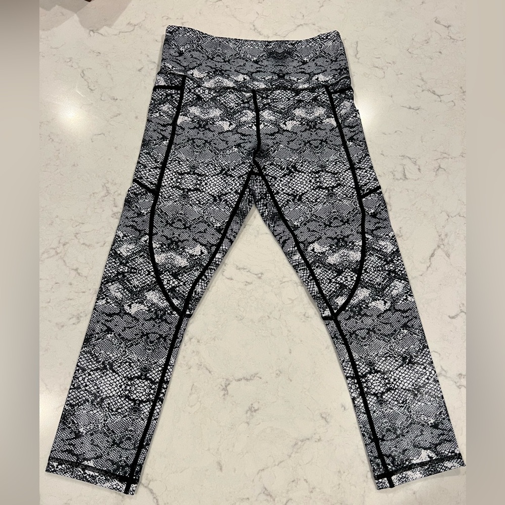 Zyia Cobra Light n Tight Metallic Crop High Rise